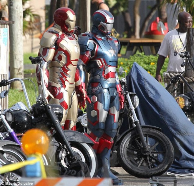 iron man 3 set pic iron man war machine