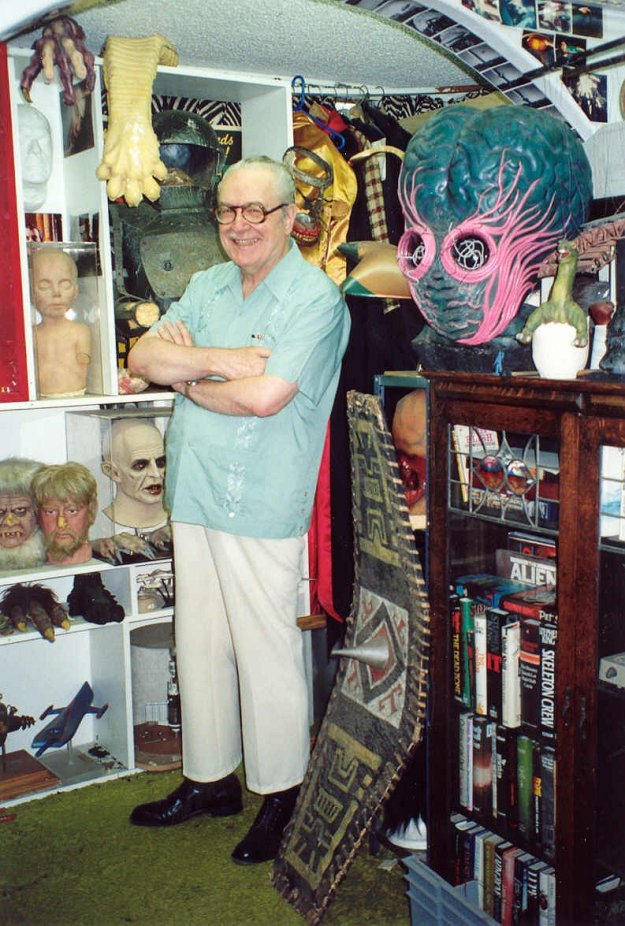 Forrest_J_Ackerman_at_the_Ackermansion